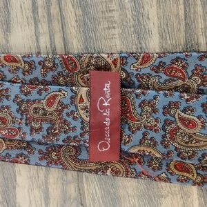 Oscar de la Renta necktie with Paisley design